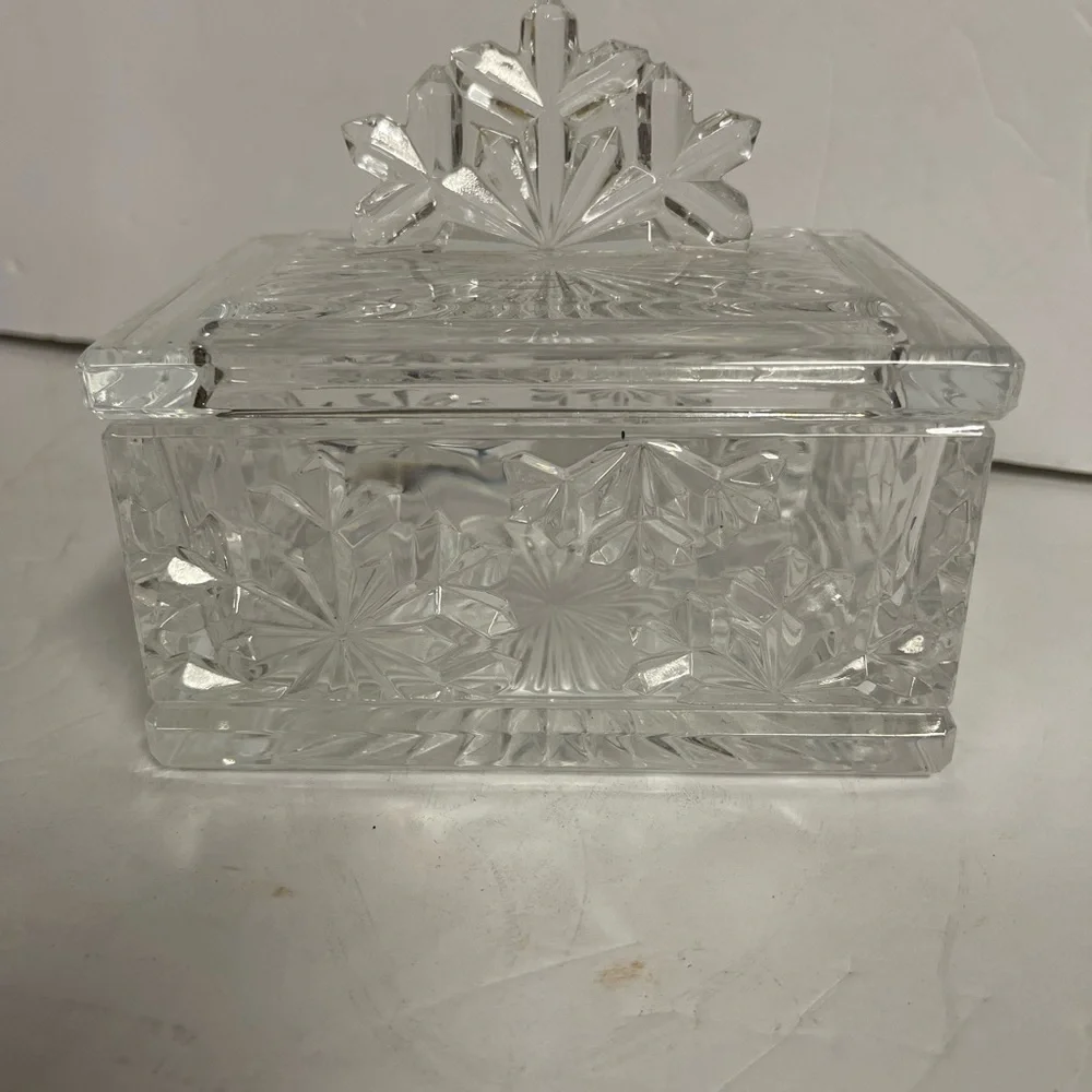 Vintage Elegant Snowflake Crystal Glass Trinket Box